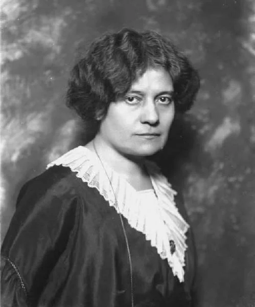 Negri, Ada portrait