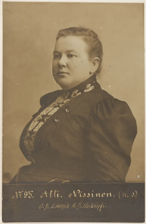 Nissinen, Alli portrait