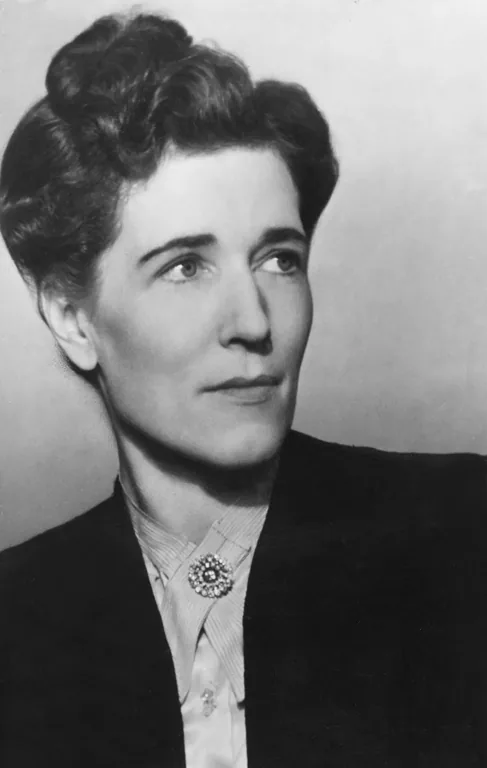 Heyer, Georgette portrait