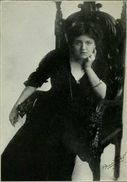 Stratton, Lilyan portrait